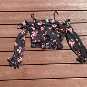 SALE ⭐️ Floral off the shoulder top *NEW*⭐️